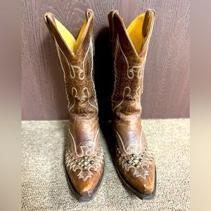 Real leather boots purchased originally from boot barn. Small scuff on left toe